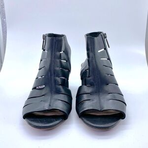 Good Condition Clark’s Women’s Deloria Ivy Open Toe Leather Sandals Size 10